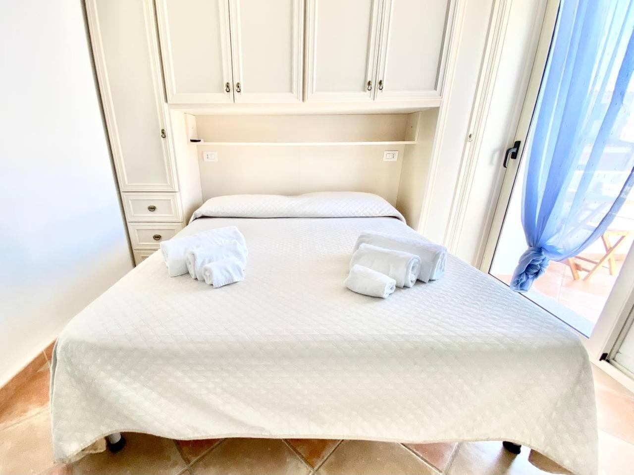 Casagliana Apartments Golfo Aranci Exterior photo